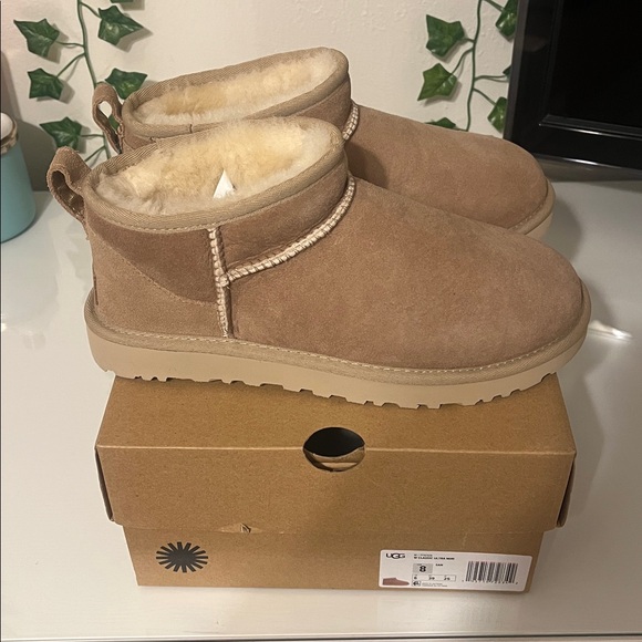 UGG Classic Ultra mini COLOR SAND - Picture 1 of 4